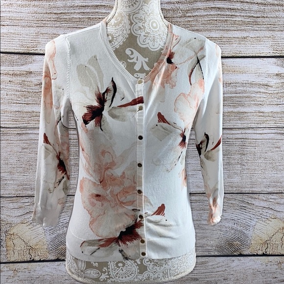 White House Black Market Sweaters - Women’s White House Black Market Sweater